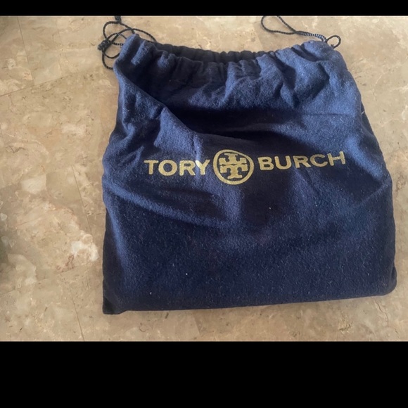 Tory Burch Reva Wallet in Black with silver hardware - Picture 5 of 5